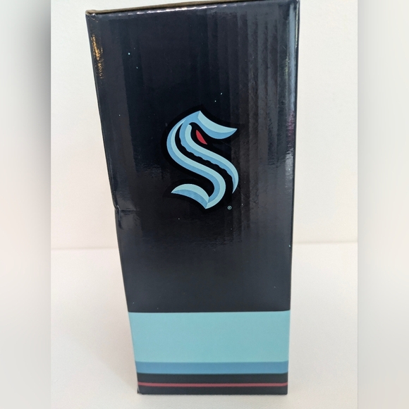 New Jaden Schwartz Bobblehead NHL Seattle Kraken 2024 #17 - Picture 4 of 4